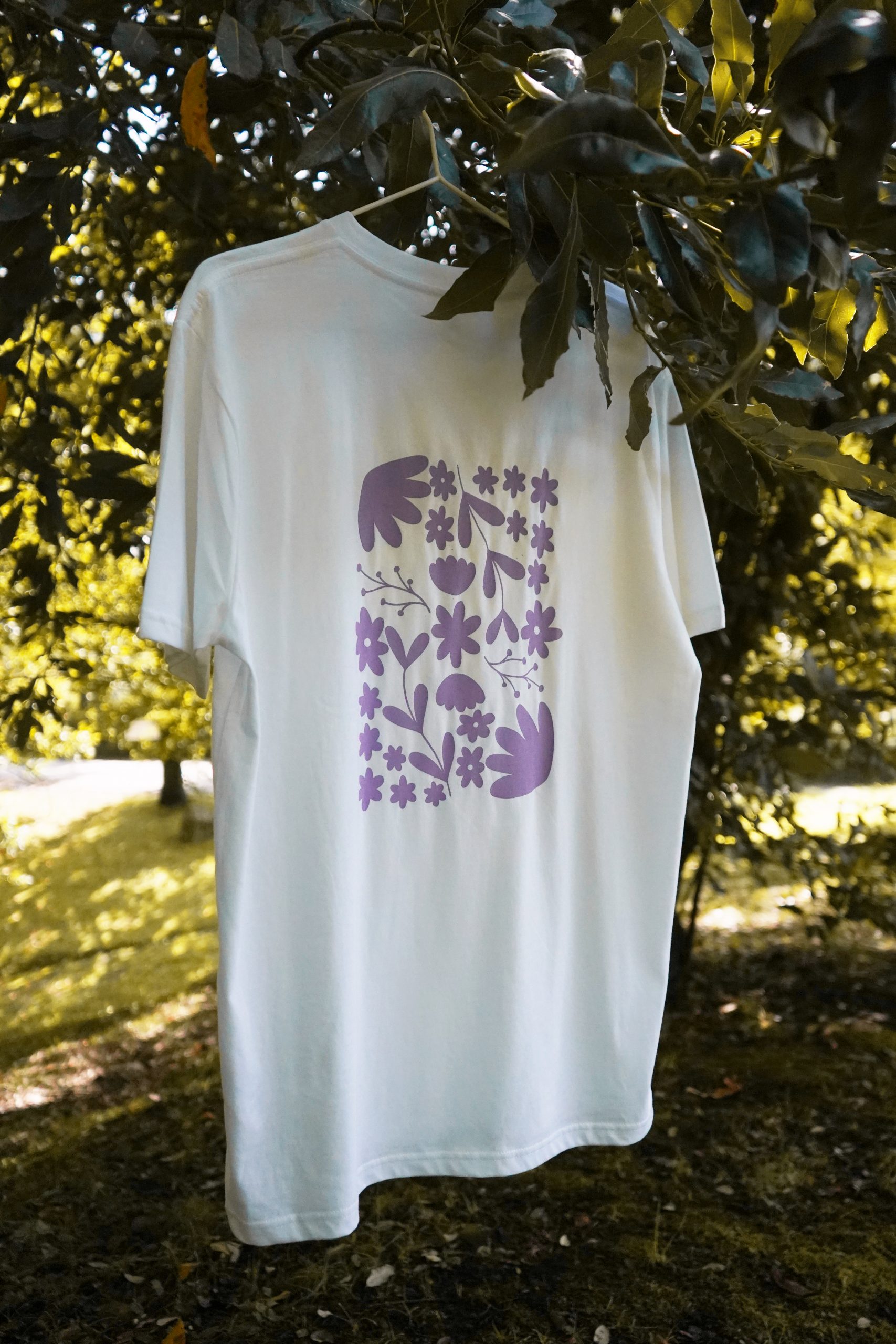 INTROS LOREAK • kamiseta txuria