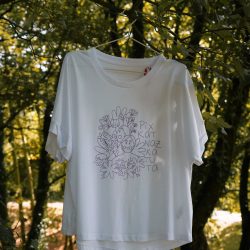 PIXKAT NAZKATUTA • kamiseta txuria